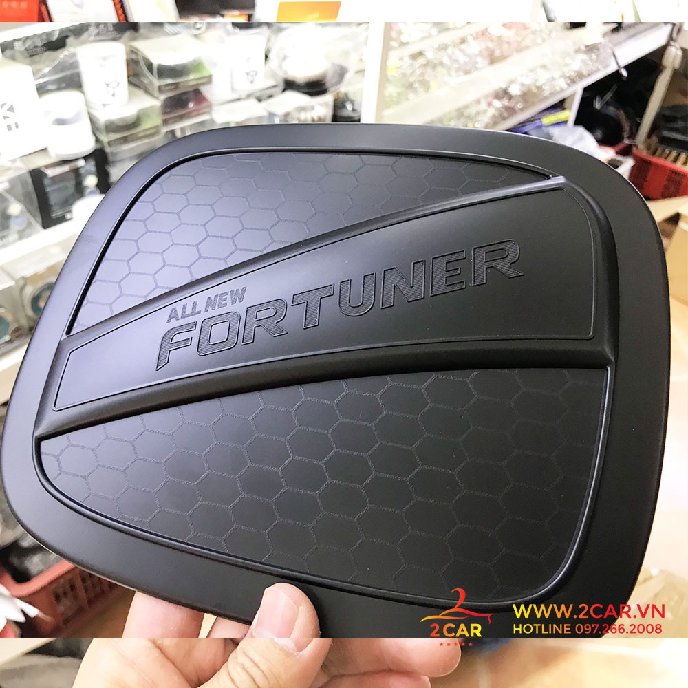 Ốp Nắp Bình Xăng Xe Toyota Fortuner 2016-2021 loại nhựa đen