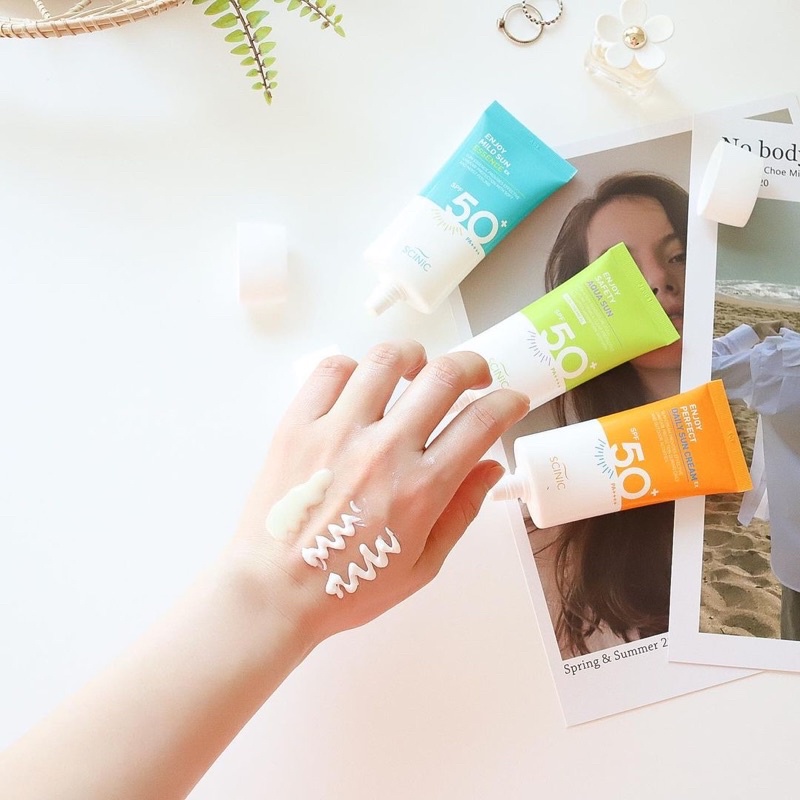 Kem chống nắng Scinic Enjoy Super Mild Sun Essence SPF 50+ PA++++ 50ml (Bill Hàn)