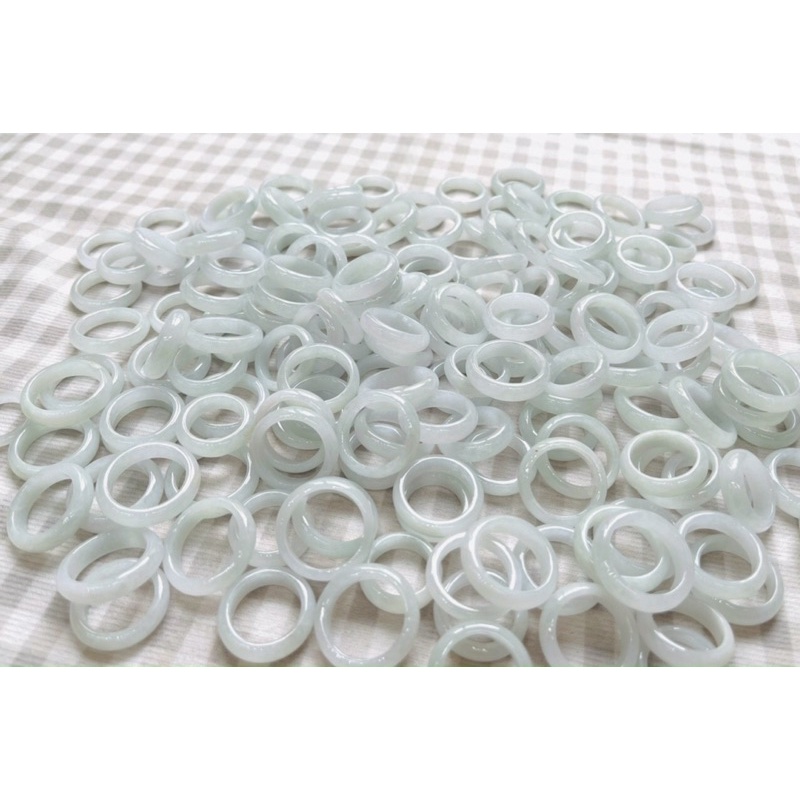 Nhẫn đá Bạch Ngọc có bản tròn và bản vuông