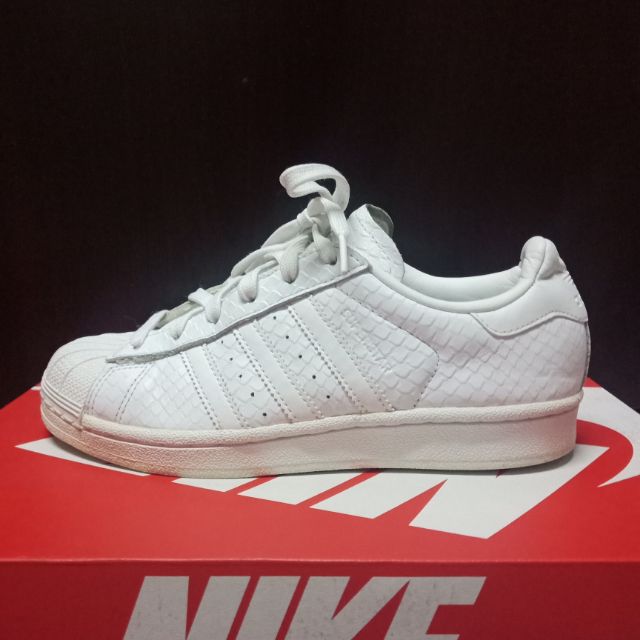 Giày adidas gnartttt