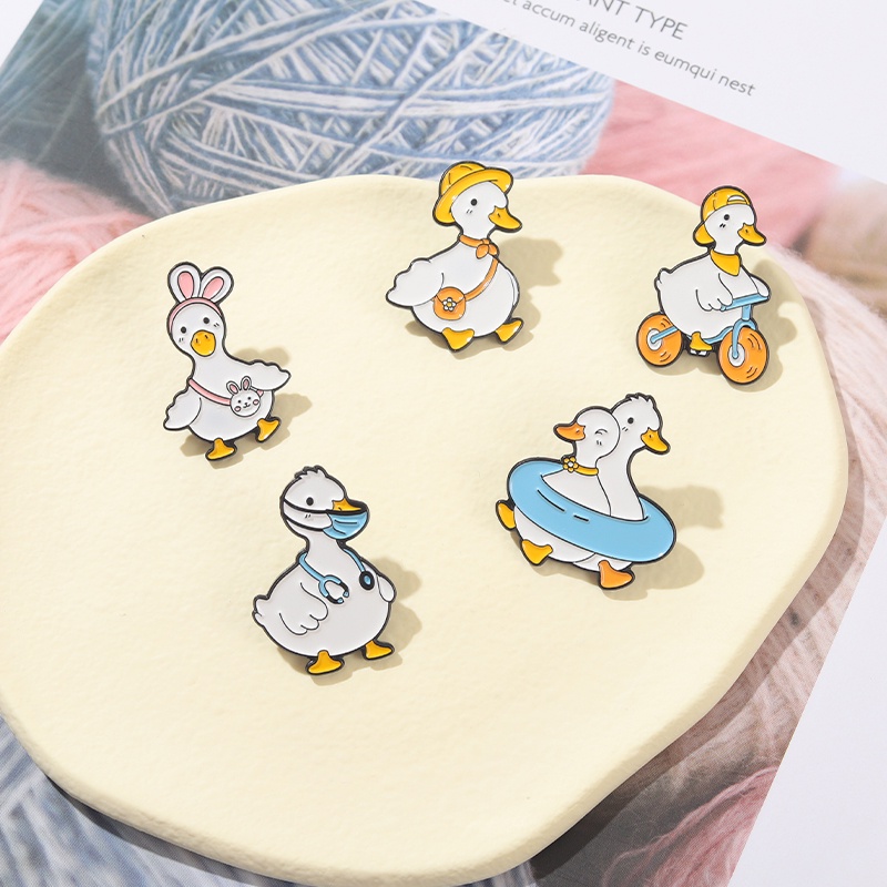 Huy Hiệu Cài Áo Kim Loại Hình Tai Thỏ Hoạt Hình