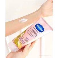 DƯỠNG THỂ TRĂNG DA VASELINE  GLUTA 10X 330ML