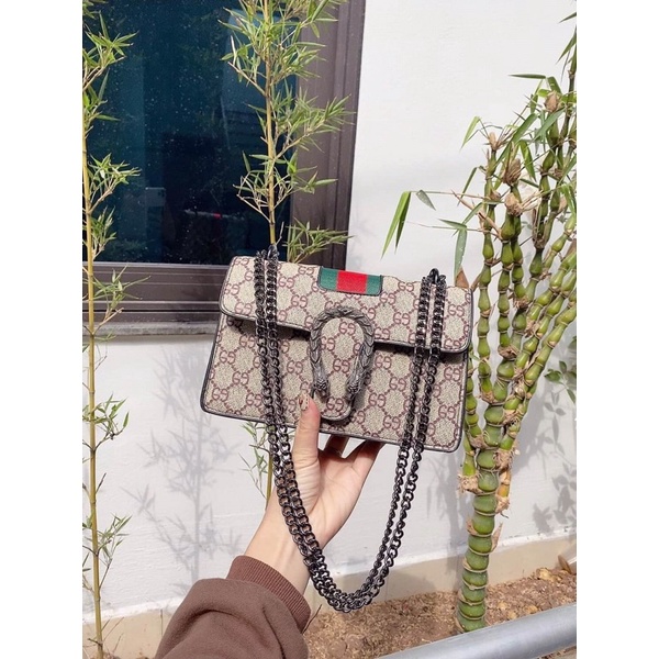 Tui xách nữ đeo chéo hoạ tiết đầu rồng