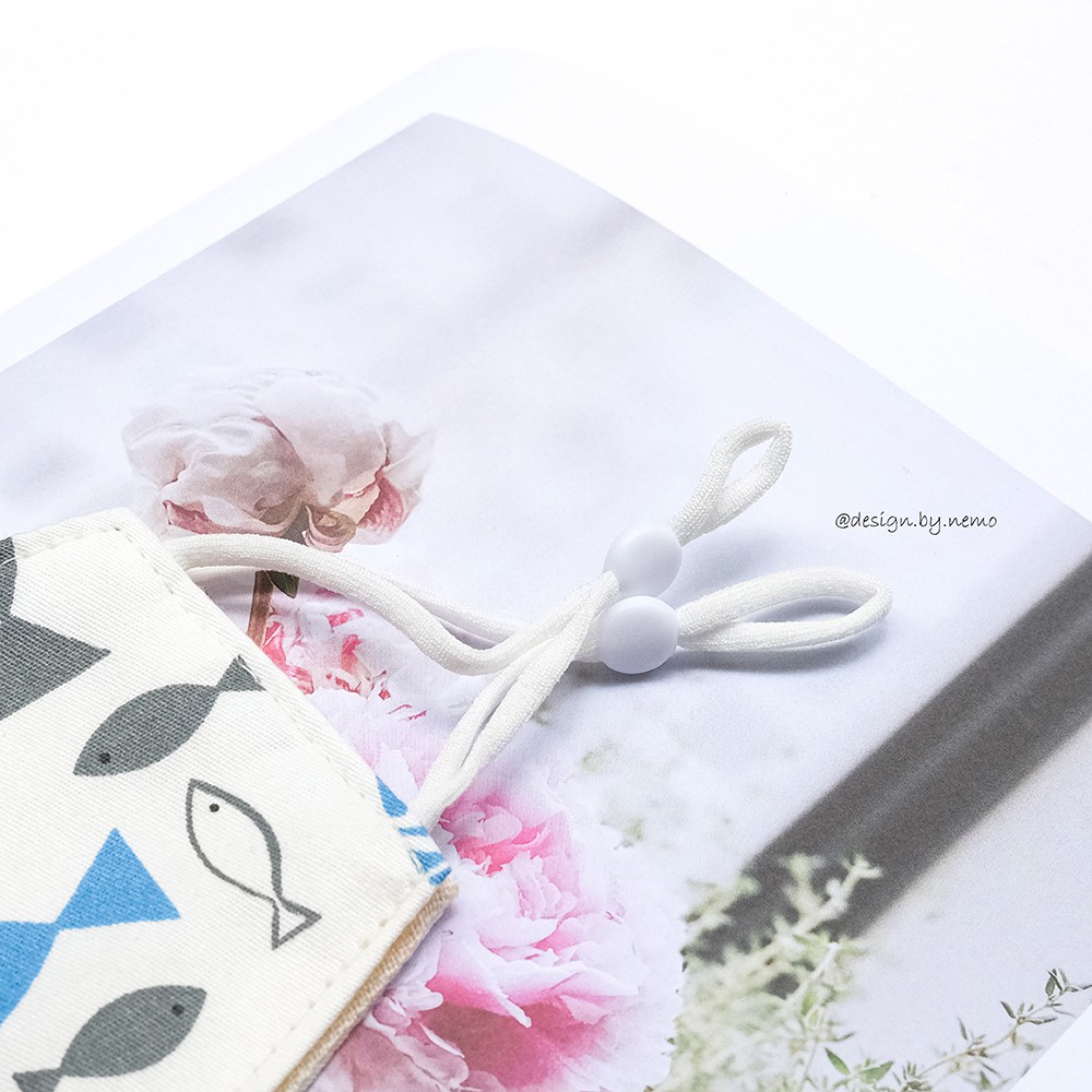 Khẩu Trang Vải Nemo Handmade Họa tiết Cá nền trắng nổi bật, có nút tăng giảm dây tiện lợi - KTCaNenTrang | BigBuy360 - bigbuy360.vn