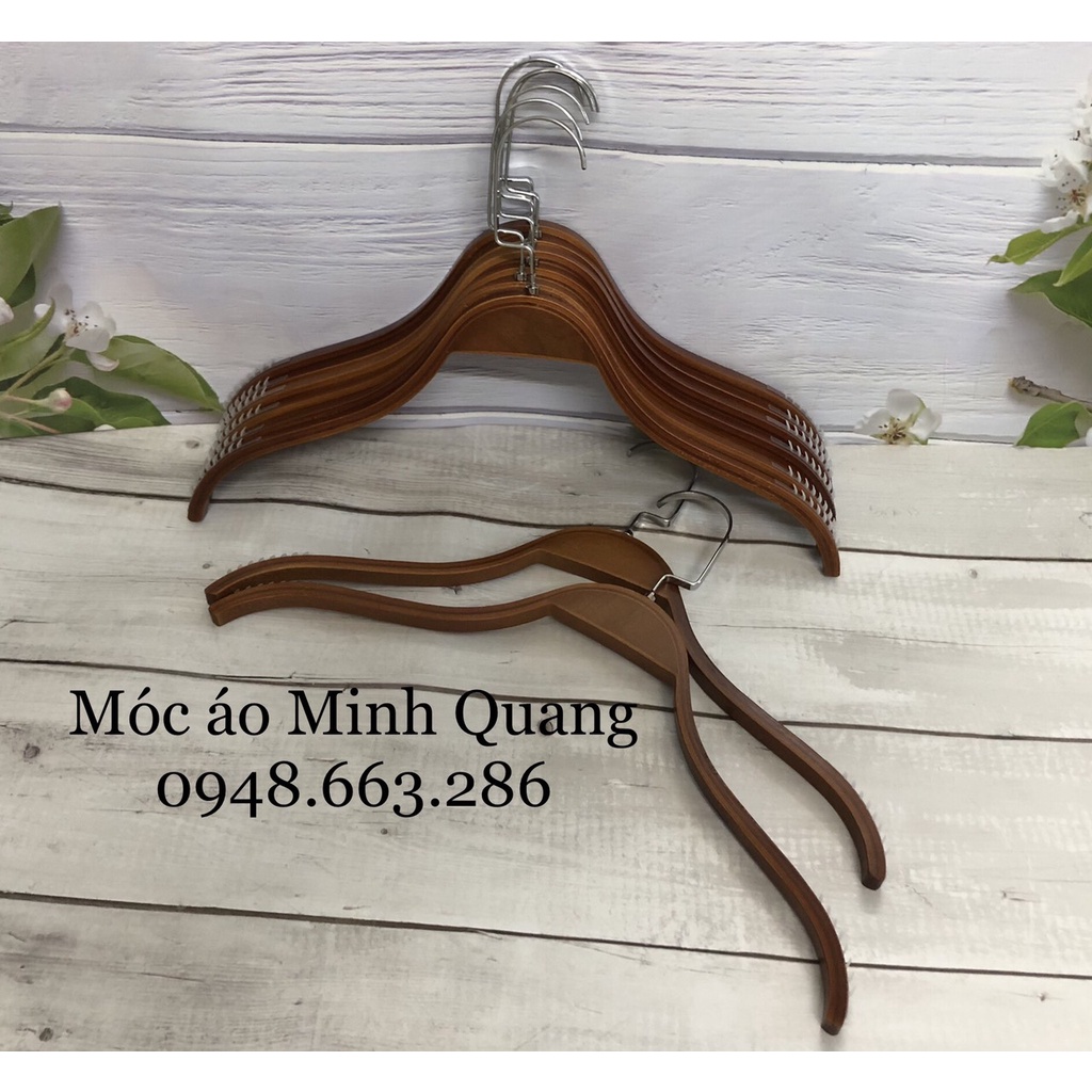 móc gỗ treo quần áo-mắc gỗ tre nâu-có thiết kế đệm vai chống tuột-chuyên dùng cho shop-gia đình,...