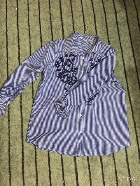 Áo sơ mi đồng giá 50k.