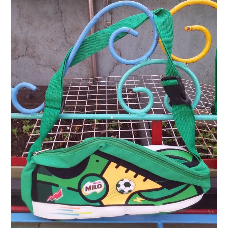 Túi đeo vai hình chiếc giày