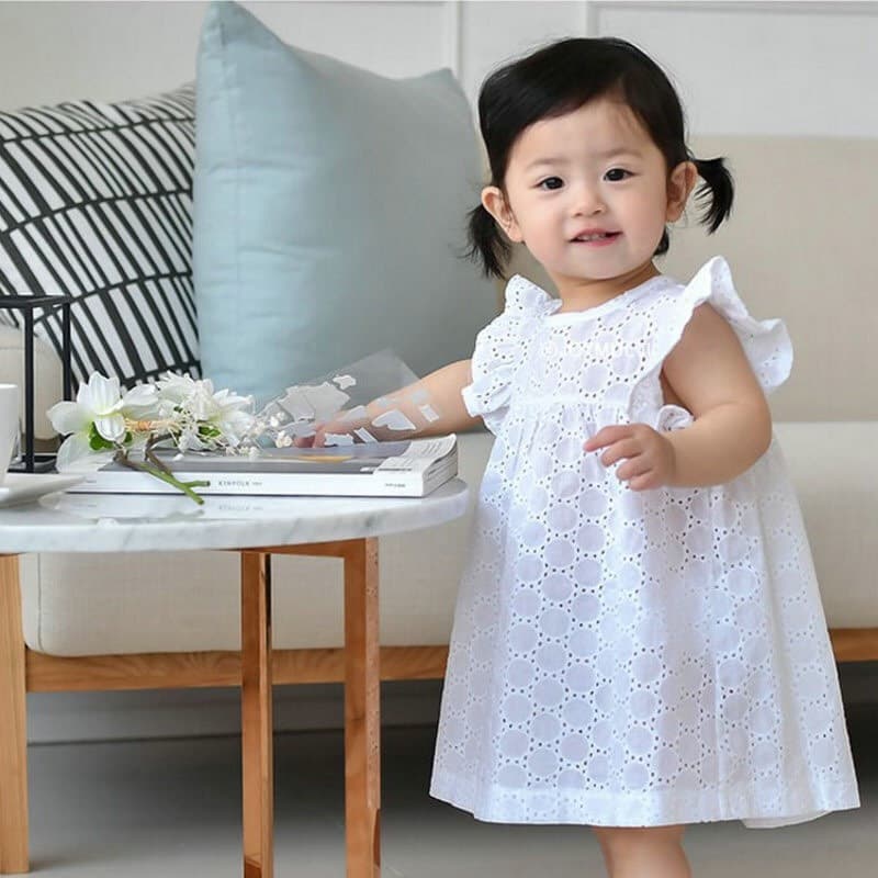 Váy trắng thêu đục lỗ tay cánh tiên xinh xắn cho bé gái