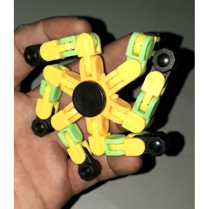 Một con quay spiner 6 cánh có thể xếp hình bằng nhựa xả stress thế hệ mới