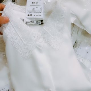 Áo sơ mi cổ ren tay bồng