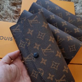Ví nữ cúc bấm chữ LV