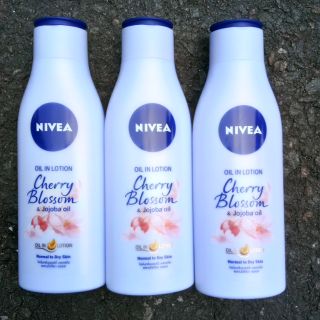 Dưỡng thể hương hoa anh đào 200ml
