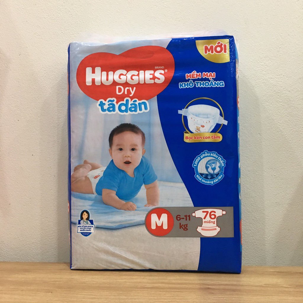 Combo 02 tã Huggies dán M76 bọc kén con tằm mới(cho trẻ 6-11kg)