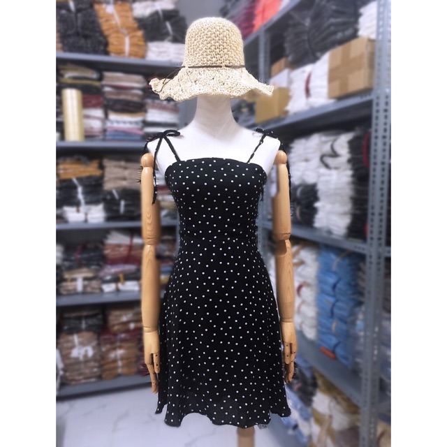 Đầm 2 dây thiết kế ôm ngực, Váy hai dây thắt nơ vai xòe Chất liệu voan Đen Trắng Chấm bi đen