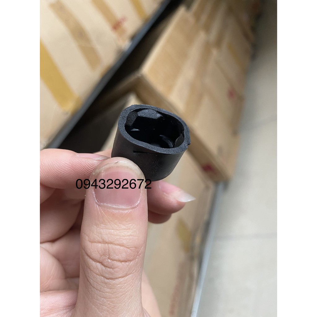 Nút bịt đầu trục bánh xe trước Honda