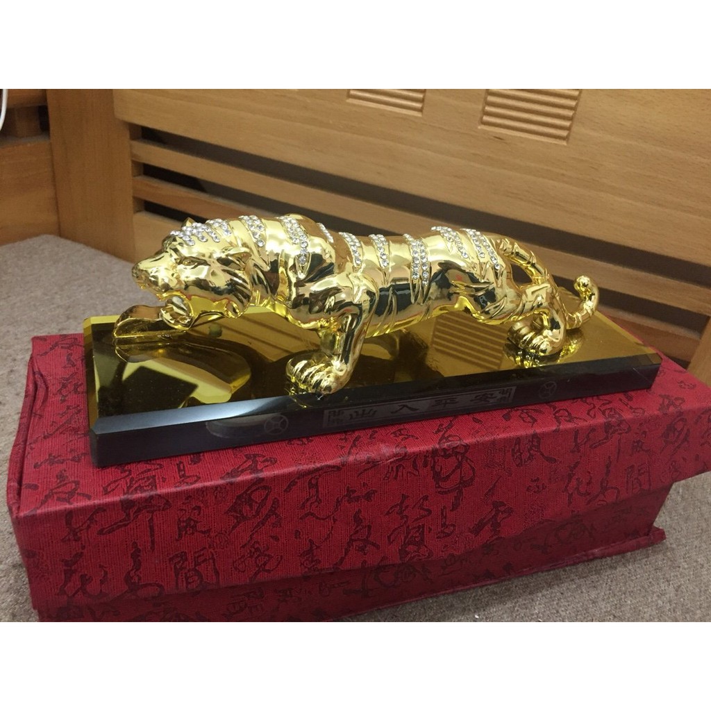 Tượng hổ đính đá trang trí Taplo Xe hơi  biểu tượng của quyền uy Thuận phong thủy, thêm thuận lợi, suôn sẻ và may mắn