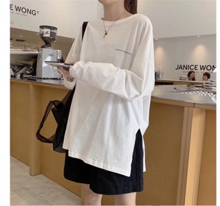 Áo pull dài tay in chữ ngực xẻ vạt