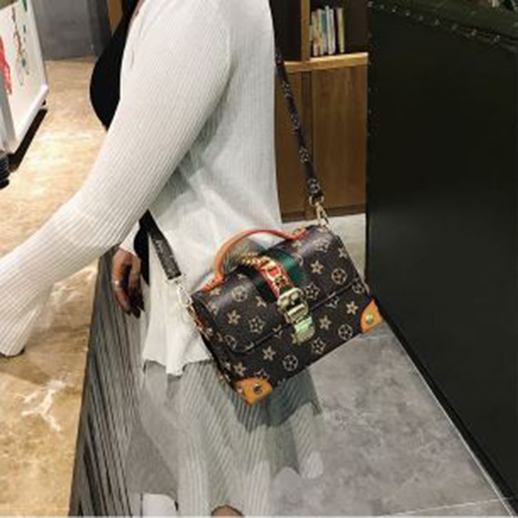 [ Rẻ Vô Địch] Túi xách nữ khoá xích thời trang cao cấp giá tốt | BigBuy360 - bigbuy360.vn