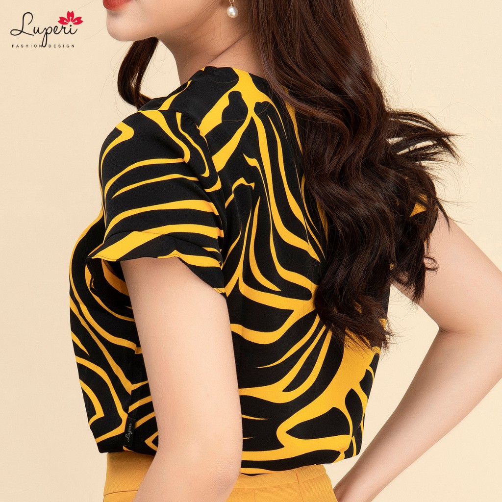 Áo Sơ Mi Nữ Cổ Tròn Ngắn Tay LUPERI LFSM1107 Chất Liệu Lụa Cát Hàn Quốc Cho Nữ Đi Làm Đi Chơi