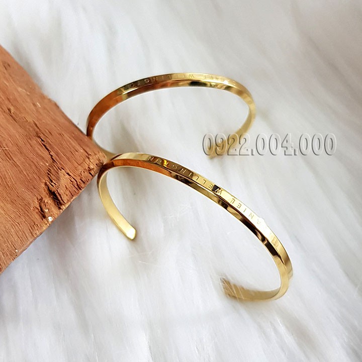 Vòng tay nữ, vòng tay nam kiểu chữ C đeo cặp.