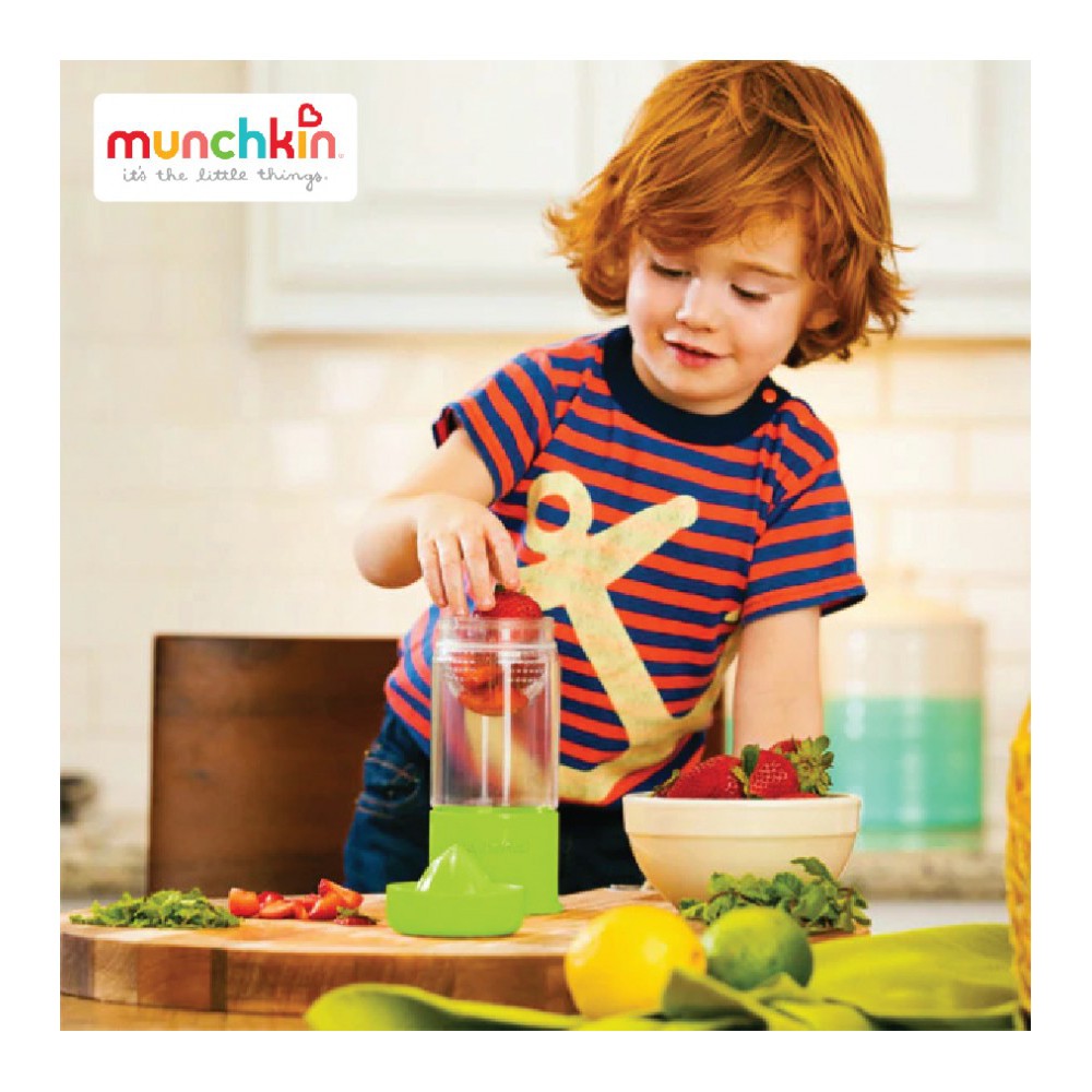 CỐC 360 ĐỘ CHỐNG ĐỔ CÓ NGĂN ÉP TRÁI CÂY MUNCHKIN