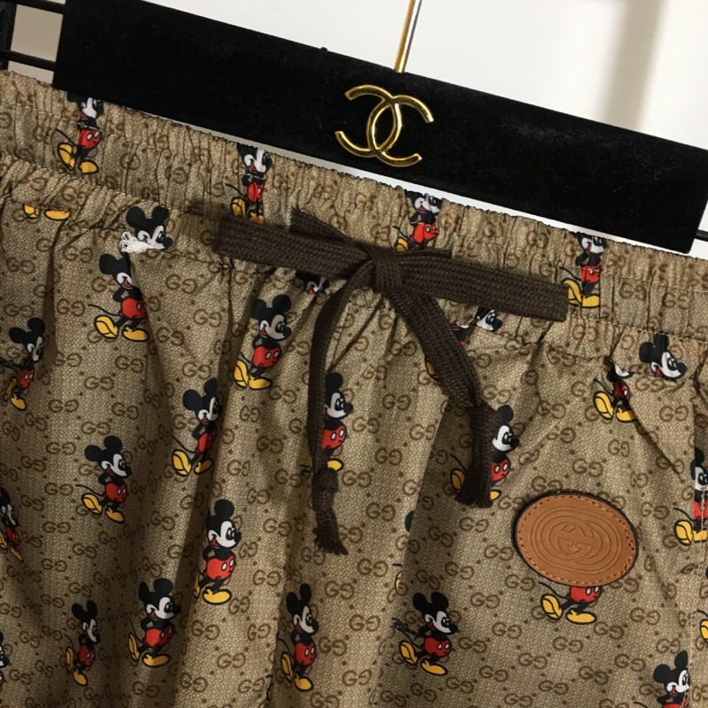 Quần short ống rộng in hoạ tiết mickey thương hiệu Gucci GG cao cấp