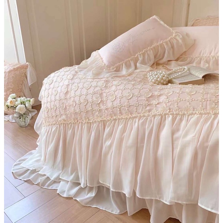 Bộ Chăn Ga Lụa Chanel 100s đính hoa nổi tone hồng bèo dúm điệu đà xinh xắn