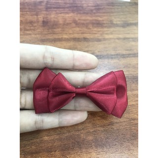 Nơ cài cổ áo sơ mi cho bé trai