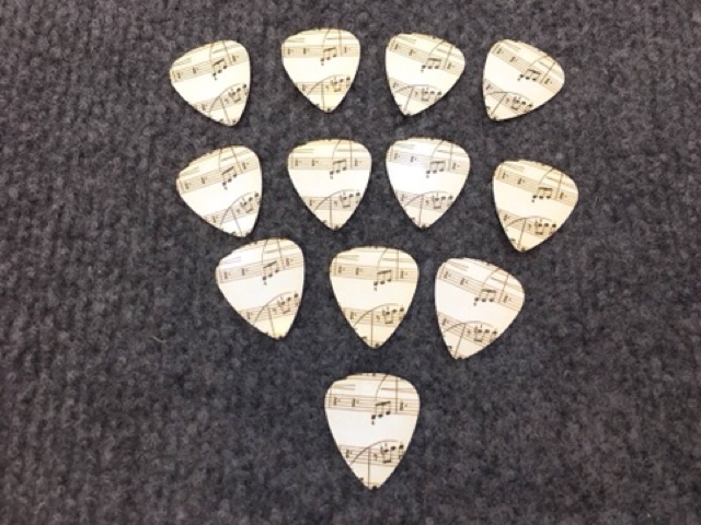 Set pick guitar 12 cái xinh xắn