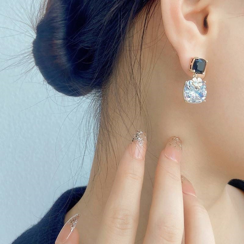 Khuyên Tai Cỏ Bốn Lá Đính Đá zircon Màu Đỏ Sang Trọng Trực Tuyến Mùa Hè Hàng Mới