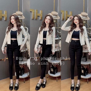 Áo khoác len cardigan be dáng ngắn, quần jean đen ôm