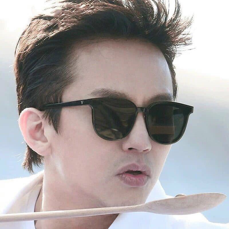 Mắt kính râm mát chữ V thời trang nữ nam phong cách Hàn Quốc chống UV400 và tia bức xạ đi biển cực xinh đẹp giá rẻ 035