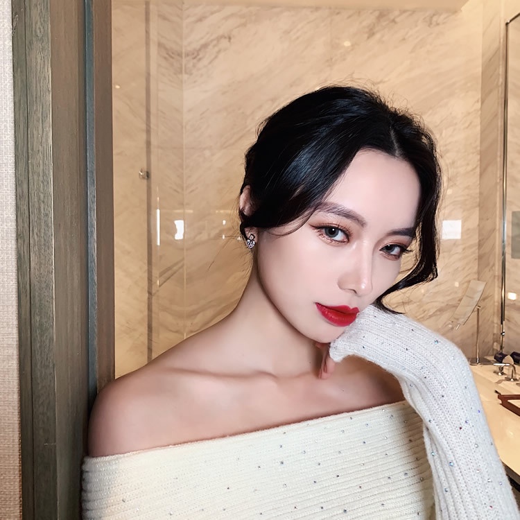 Bông Tai Chữ D Đính Đá Thời Trang Sang Trọng