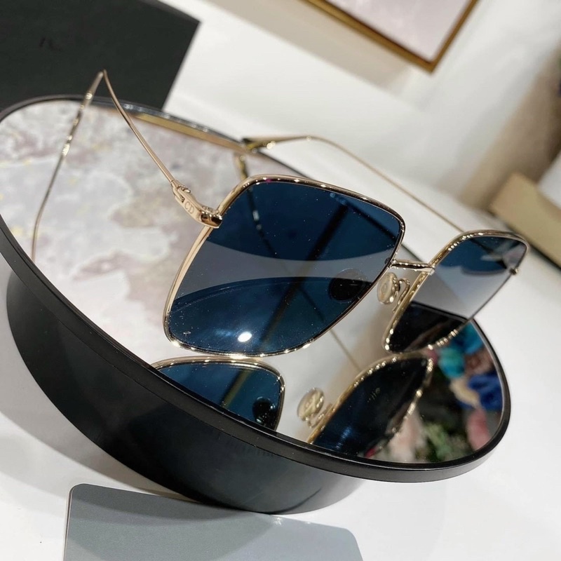 Kính Hiệu Vuông Dio Màu Đen Hot Gọng Kim Loại Màu Vàng