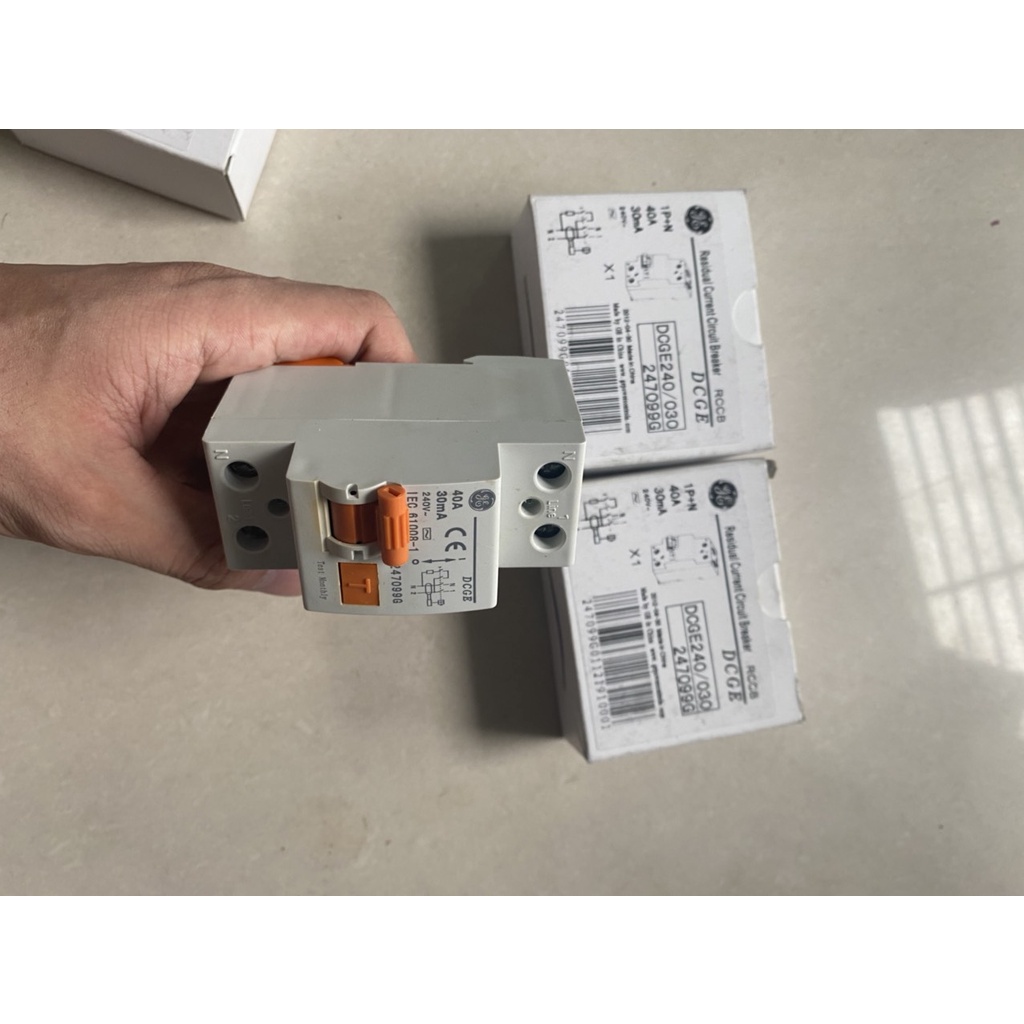 Cầu Dao Chống Rò RCCB 2 Pha 2 Cực 40A 30mA hiệu GE Mỹ - Hàng Chất Lượng Cao