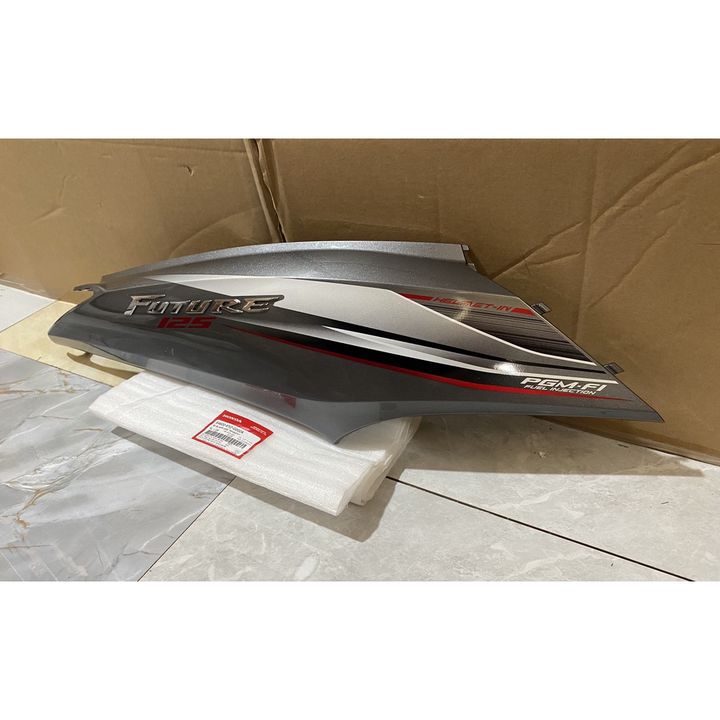 Ốp sườn sau bên phải - ốp thân HONDA FUTURE 125 năm 2015 màu xám ghi. *NHA62M* 64600KYZG00ZA