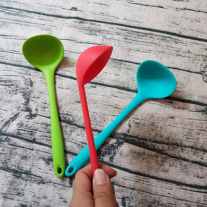 HCM - Môi múc canh silicon nguyên khối 21cm