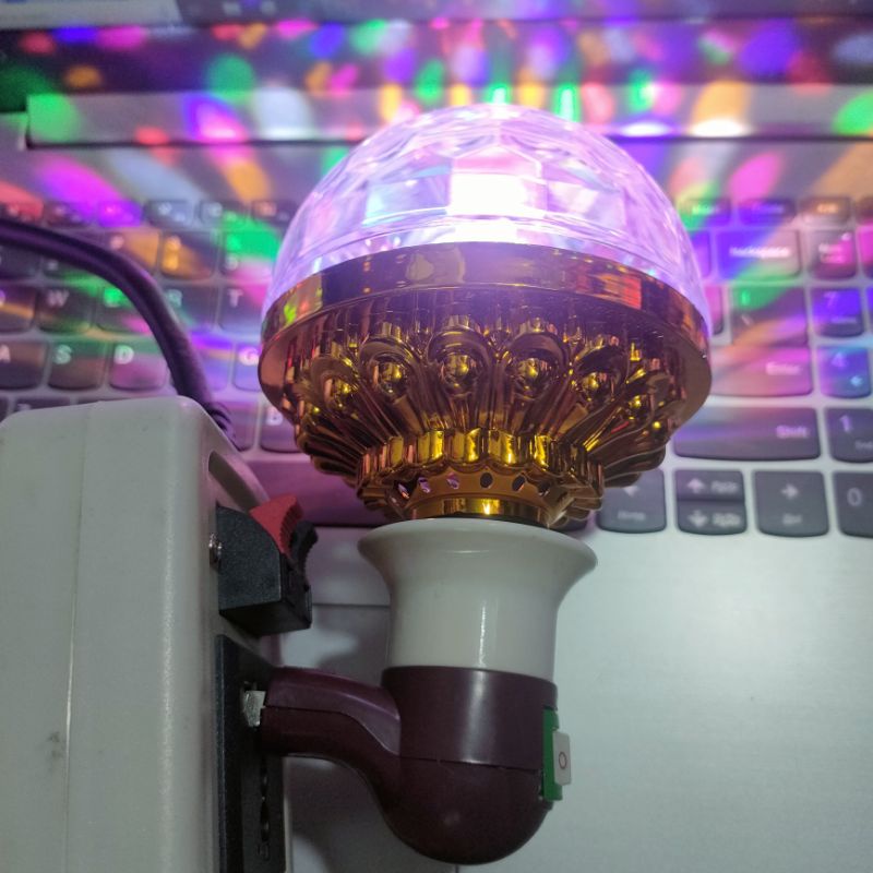 Đèn Led Cầu Quay 7 màu Vũ Trường phòng Karaoke gia đình cắm ổ điện đui xoáy E27