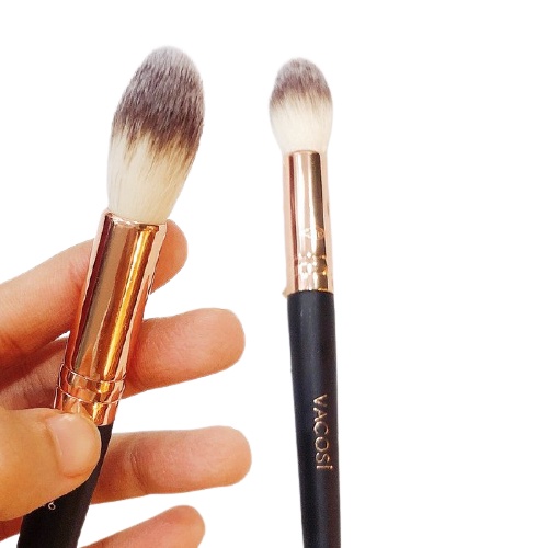 Cọ tán phấn Highlight Vacosi M26 với đầu cọ nhỏ gọn mịn màng