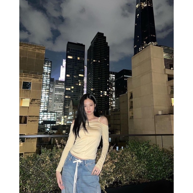 Set áo Jacquemus và Quần jeans buộc dây giống Jennie Blackpink, Taeyeon SNSD,Yunjin LE SSERAFIM