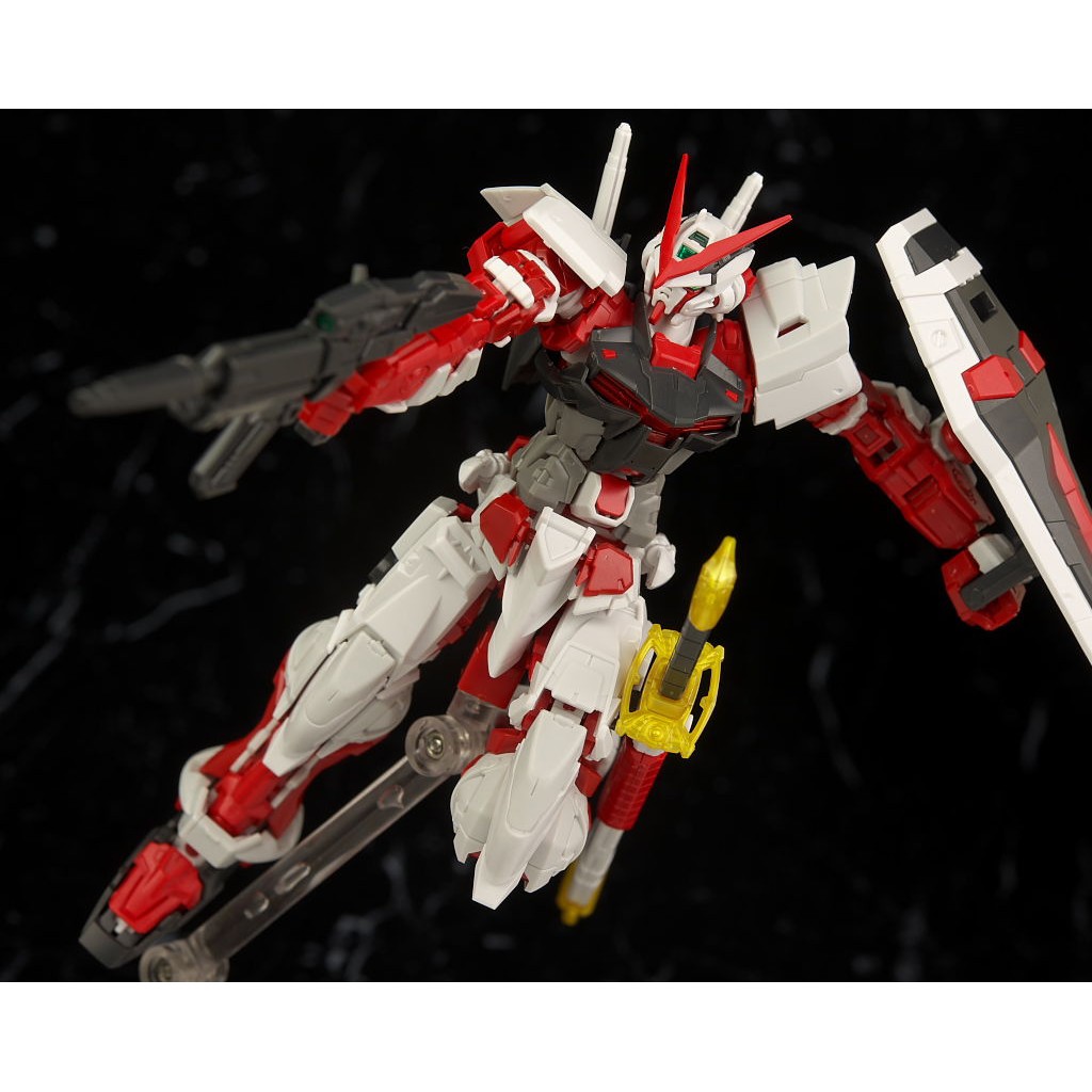 Mô hình RG Astray Gundam Red Frame.