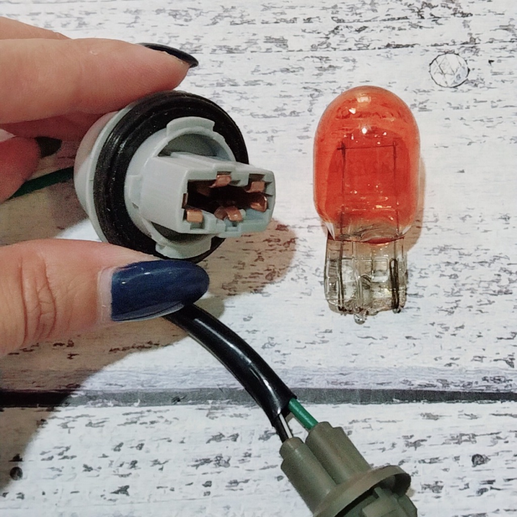 Dây xi nhan, đuôi xi nhan có sương mù demi dành cho dòng xe SH Việt và SH ý