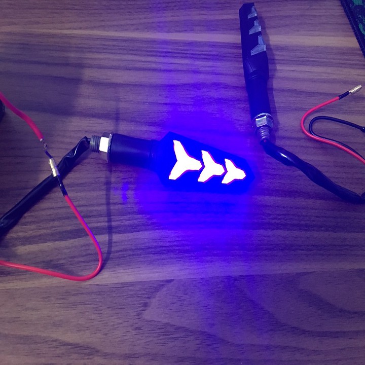 1 Đôi Đèn Xi nhan LED kiểu Ferrari F1 chạy hiệu ứng cho Exciter 150. Đèn LED Xi nhan hình mũi tên  - DXND