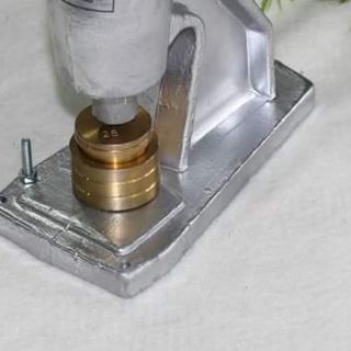 Dụng cụ ép khuôn làm nút bọc vải- Máy ép khuôn làm nút bọc vải
