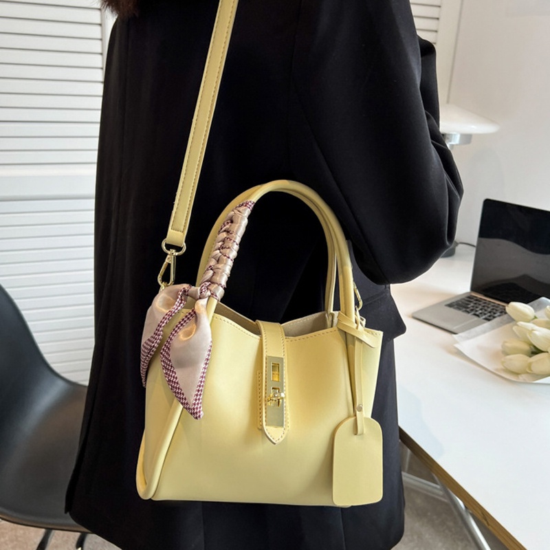 Túi Đeo Vai / Đeo Chéo Bằng Lụa Có Khóa Trang Trí Khăn Choàng Phong Cách Phương Tây Dành Cho Bạn Nữ