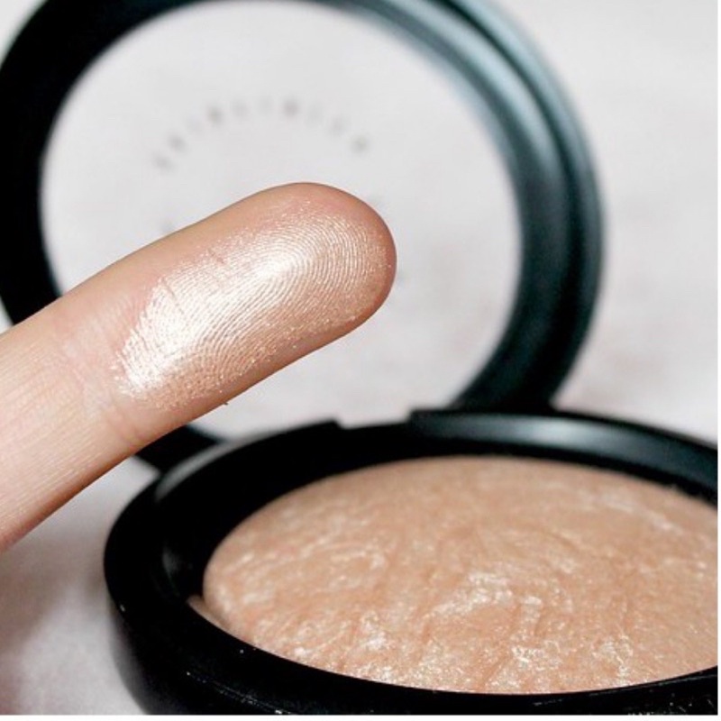 Phấn bắt sáng Highlight MAC Mineralize Skinfinish Poudre De Finition