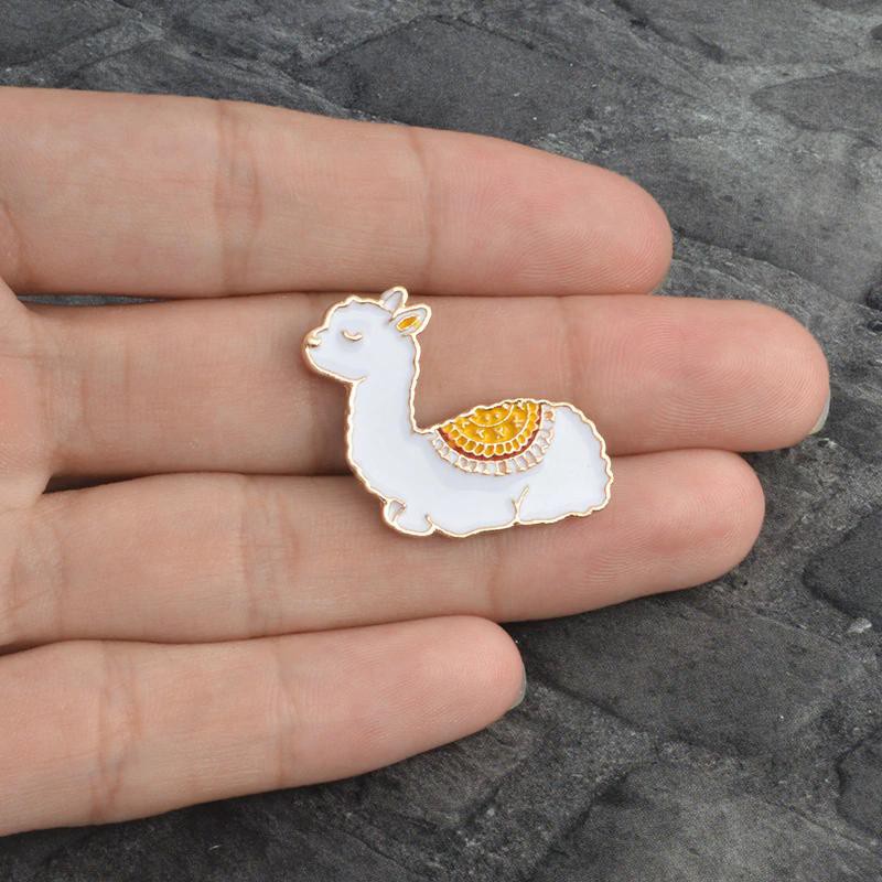 Pin cài áo lạc đà - GC014