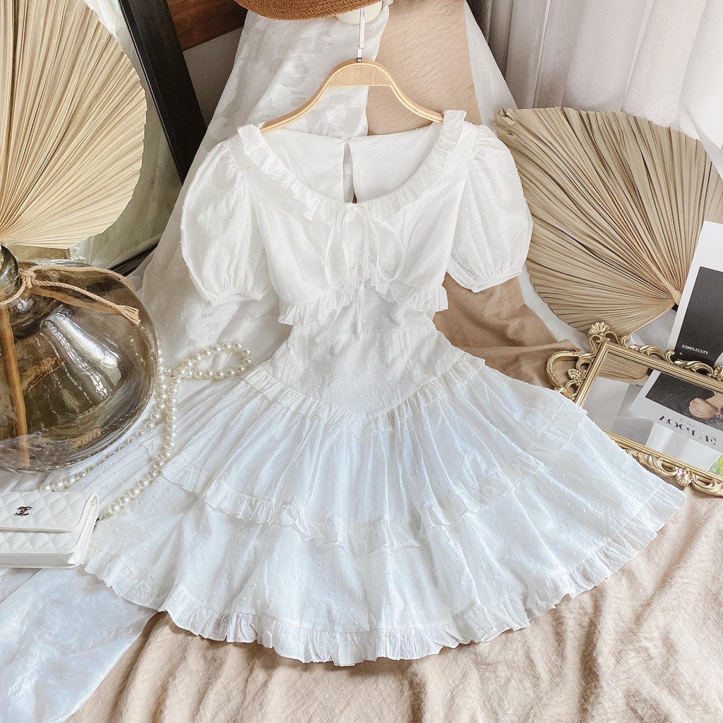 ĐẦM TRẮNG VIỀN BÈO TẦNG TAY BỒNG CUTOUT LƯNG | BigBuy360 - bigbuy360.vn