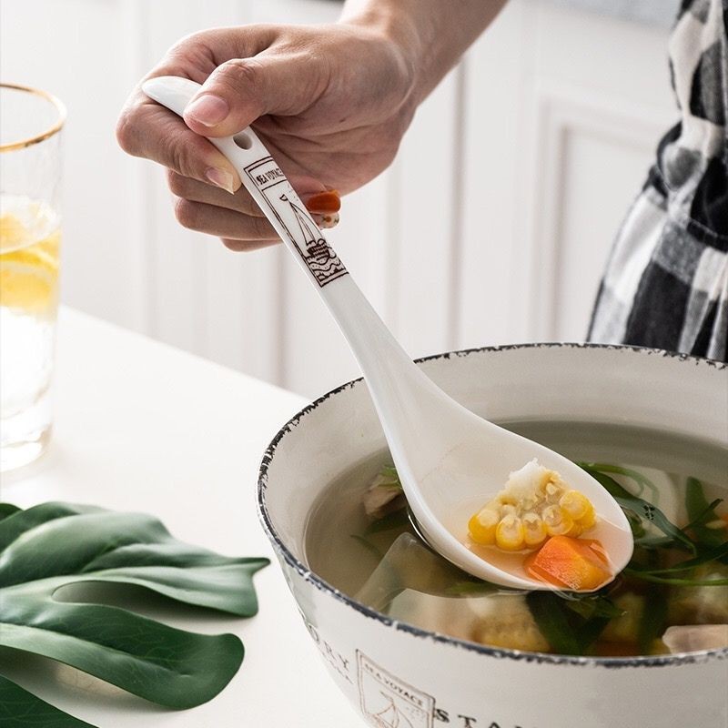 Muỗng canh - muôi canh sứ trắng - với nhiều hoạ tiết dứa, lạc, tem, lá và hoa quả xinh xắn