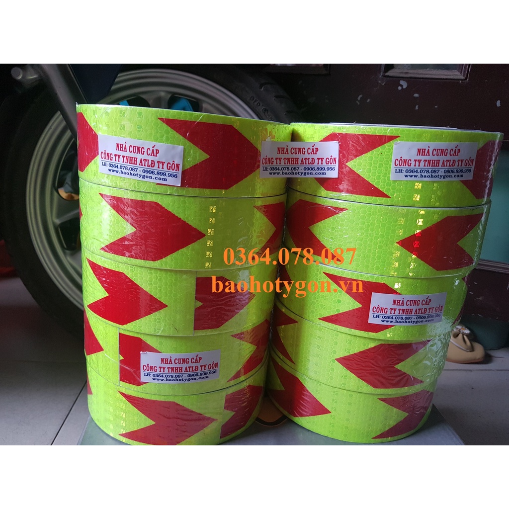 BĂNG KEO PHẢN QUANG MÀU XANH DẠ QUANG - MŨI TÊN ĐỎ